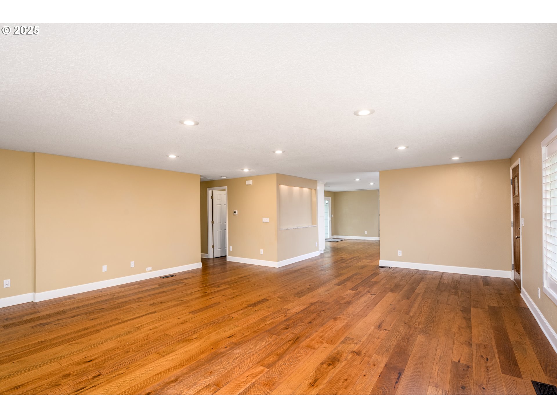 6939 South Zimmerman Road Aurora, OR 97002 - Photo 13 of 45 Family Room