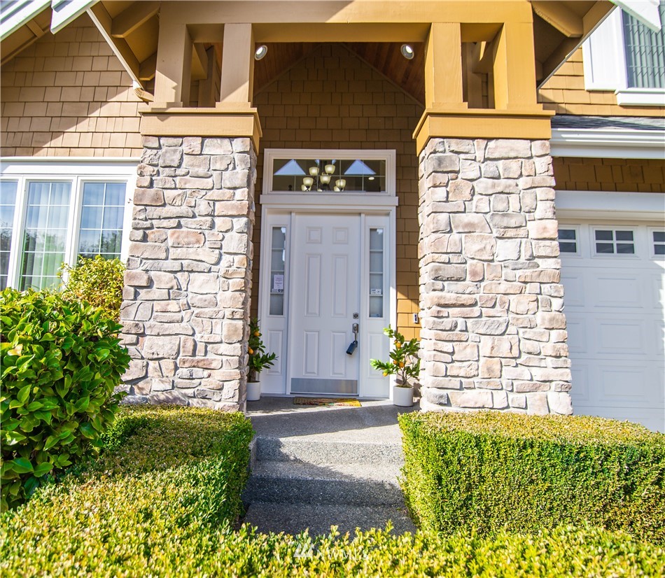 1026 South 36th Place Renton, WA 98055 - Photo 2 of 25 a front view of a building with a garden