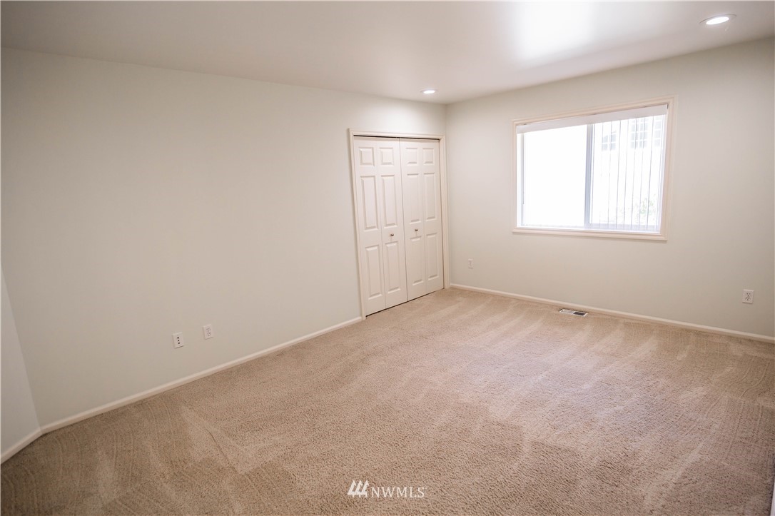 1026 South 36th Place Renton, WA 98055 - Photo 22 of 25 an empty room with windows and closet