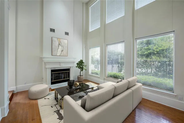 $3,750 | 3004 Eastside Street, Houston, TX 77098