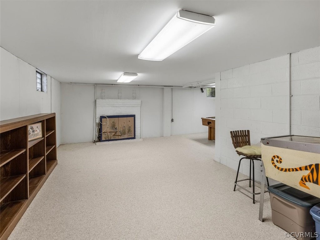 7100 River Road Henrico, VA 23229 - Photo 28 of 32 a room with furniture and window