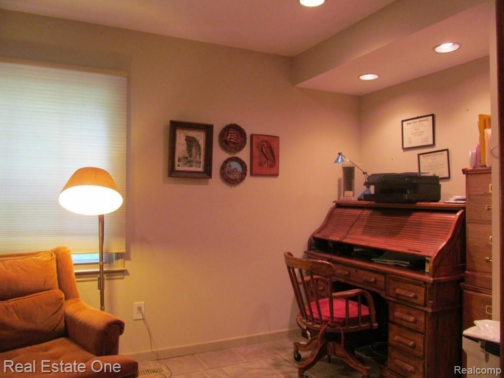 235 Shagbark Drive Rochester, MI 48309 - Photo 22 of 38 IMG_0572.jpg