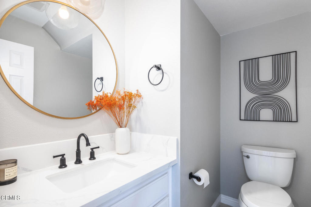 1035 Arroyo Verde Road, Unit B South Pasadena, CA 91030 - Photo 3 of 12 a bathroom with a toilet sink vanity tub and mirror