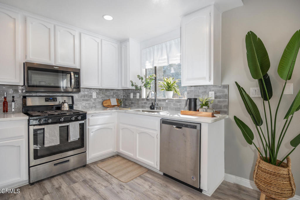 1035 Arroyo Verde Road, Unit B South Pasadena, CA 91030 - Photo 6 of 12 a kitchen with appliances a sink and cabinets