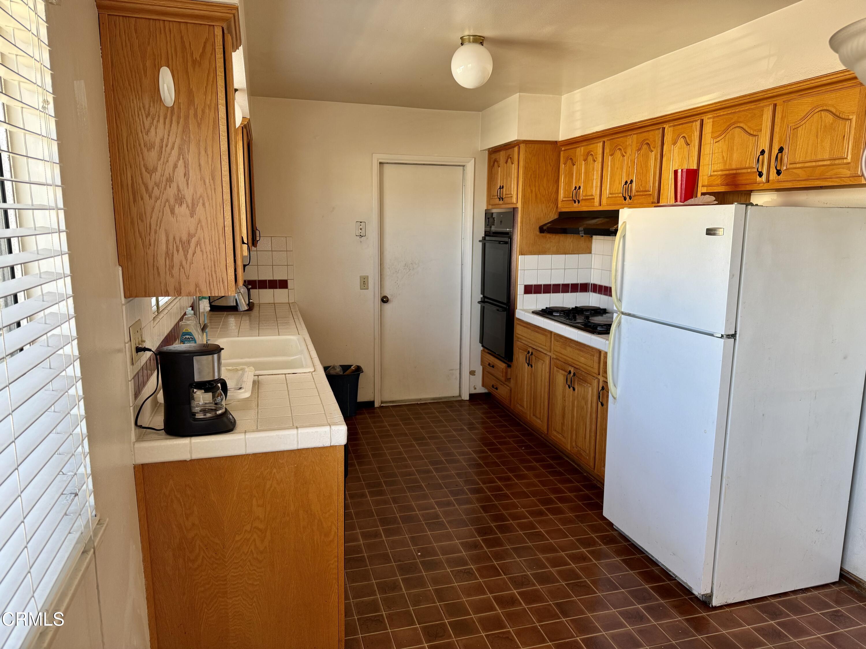 4800 Clover Drive Oxnard, CA 93033 - Photo 5 of 12 Kitchen