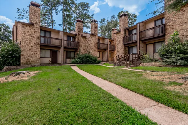 $1,250 | 2521 Crosstimbers Street, Unit F5, Huntsville, TX 77320