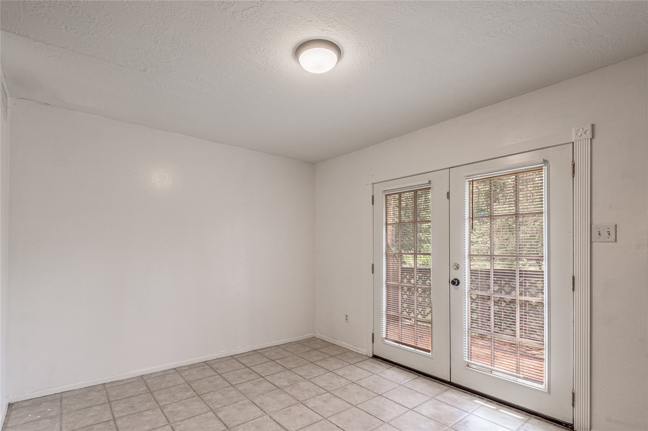 2521 Crosstimbers Street, Unit F5 Huntsville, TX 77320 - Photo 12 of 26