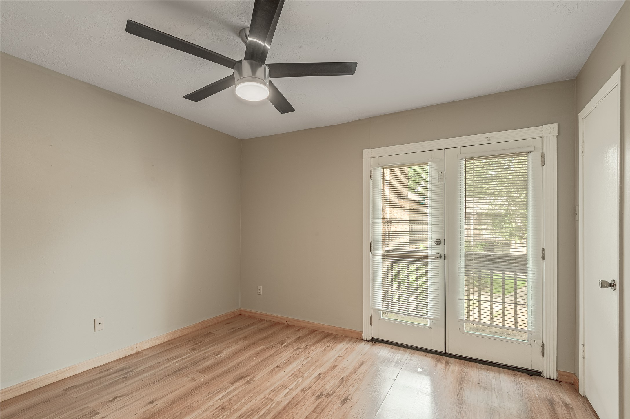 2521 Crosstimbers Street, Unit F5 Huntsville, TX 77320 - Photo 18 of 26