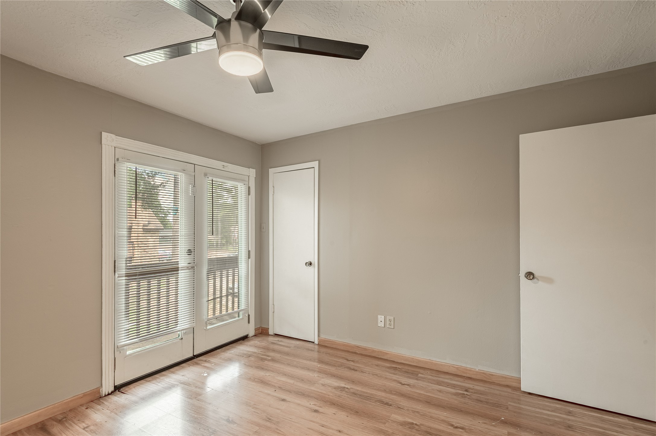 2521 Crosstimbers Street, Unit F5 Huntsville, TX 77320 - Photo 19 of 26