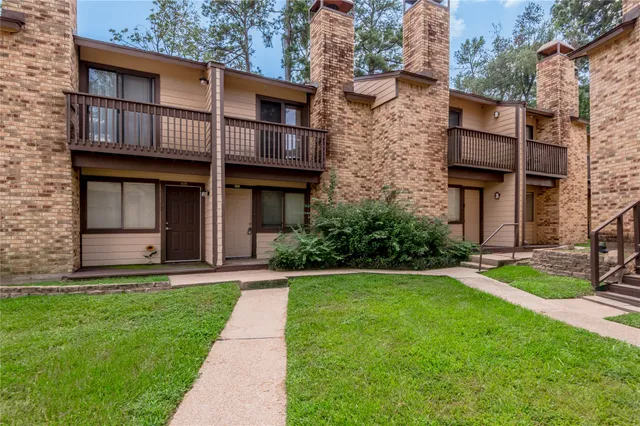 $1,250 | 2521 Crosstimbers Street, Unit F5, Huntsville, TX 77320