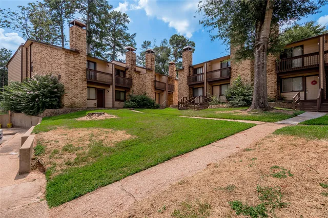 $1,250 | 2521 Crosstimbers Street, Unit F5, Huntsville, TX 77320