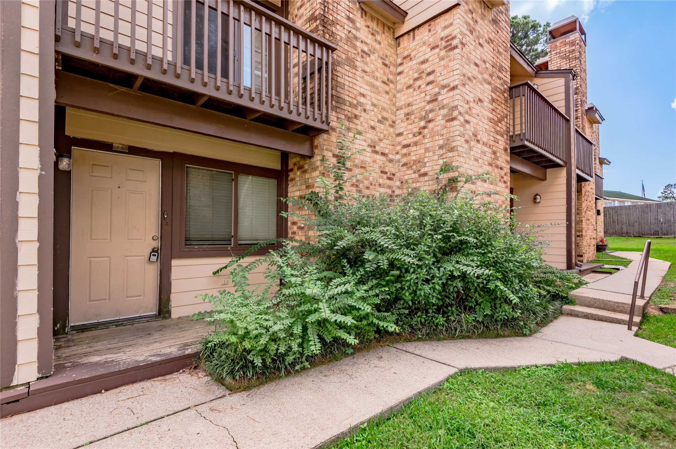 2521 Crosstimbers Street, Unit F5 Huntsville, TX 77320 - Photo 3 of 26