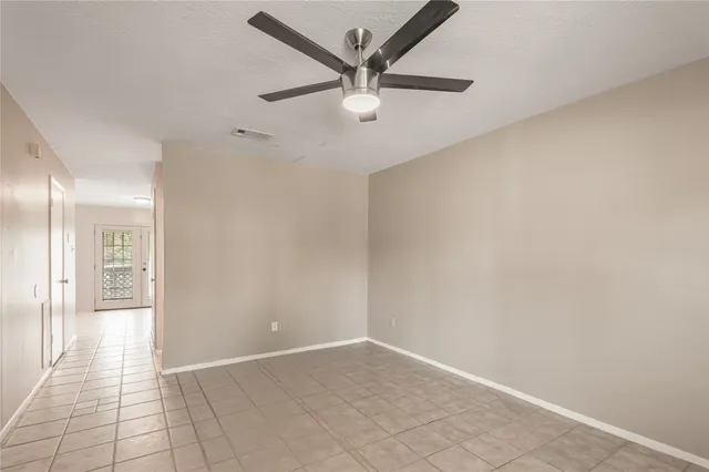 $1,250 | 2521 Crosstimbers Street, Unit F5, Huntsville, TX 77320