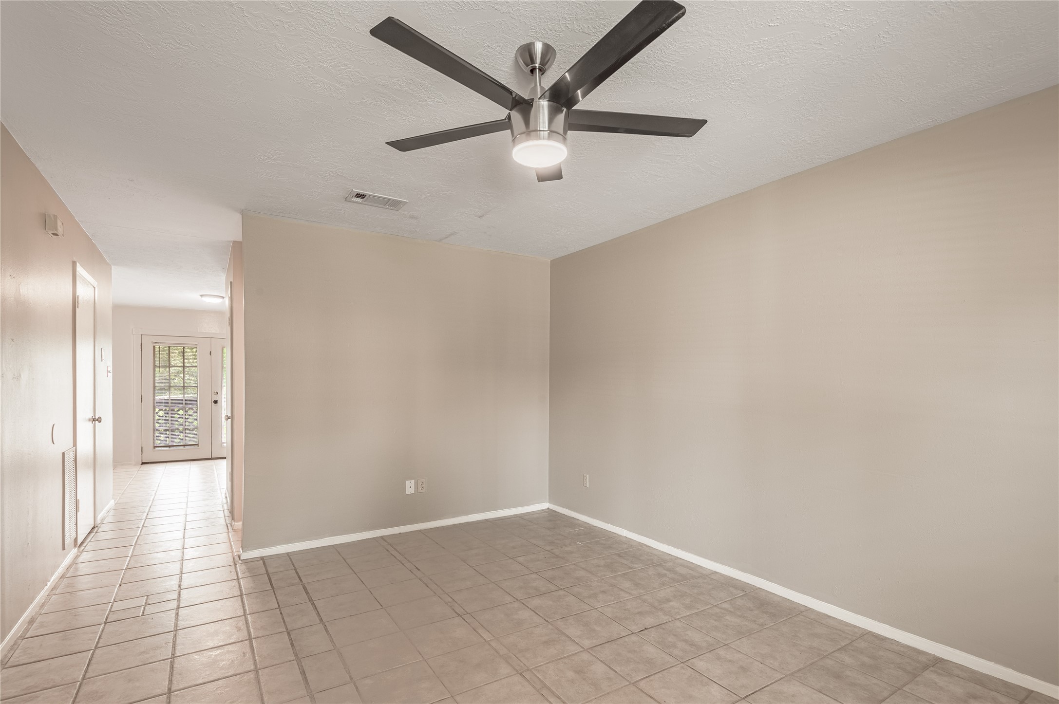 2521 Crosstimbers Street, Unit F5 Huntsville, TX 77320 - Photo 4 of 26