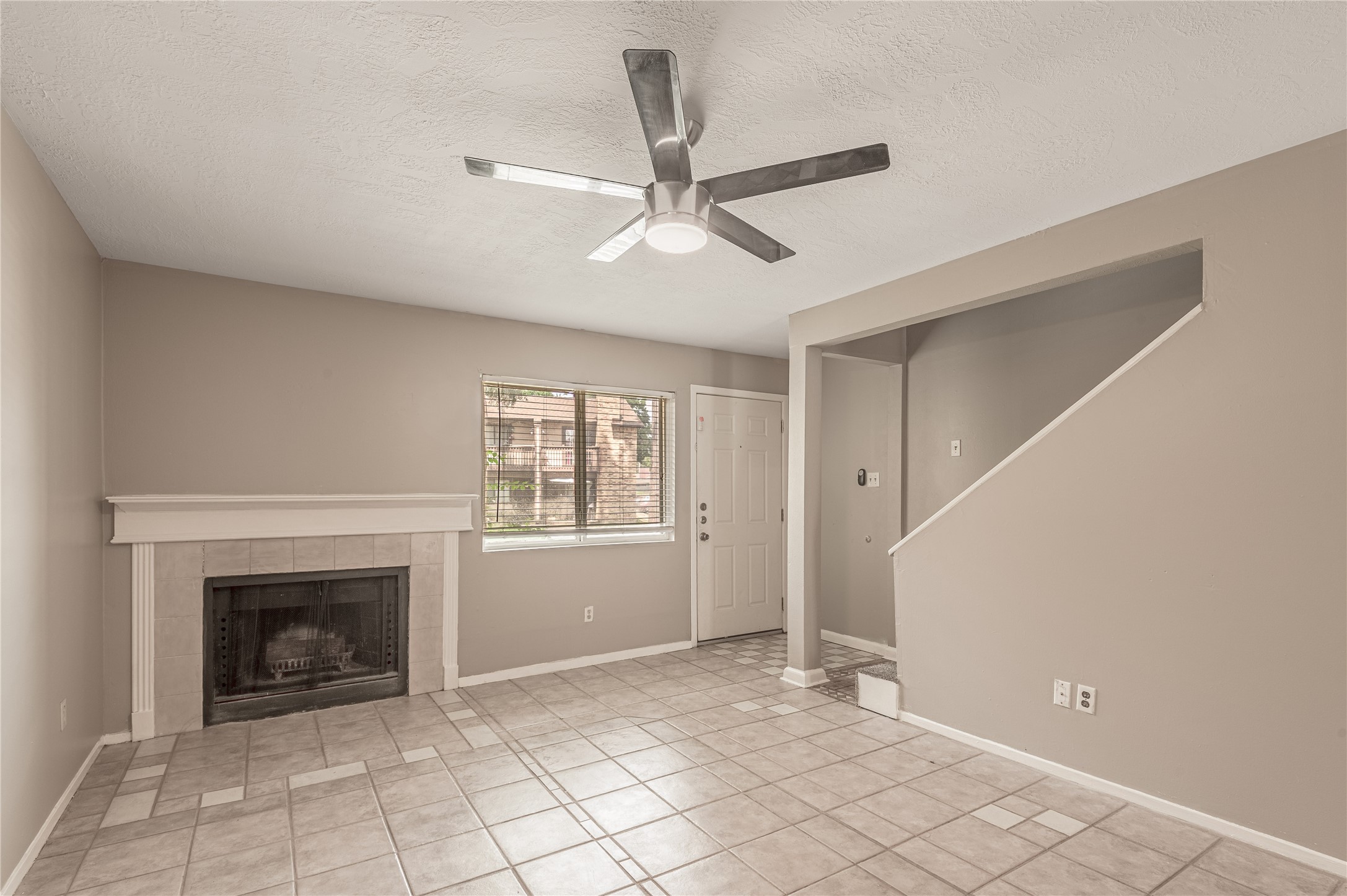 2521 Crosstimbers Street, Unit F5 Huntsville, TX 77320 - Photo 6 of 26