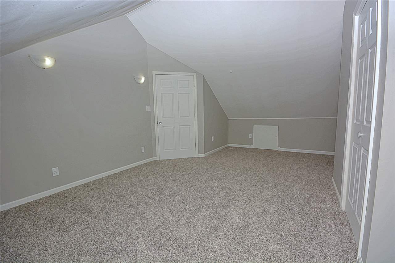 523 10th Avenue Rochelle, IL 61068 - Photo 19 of 22 a view of an empty room