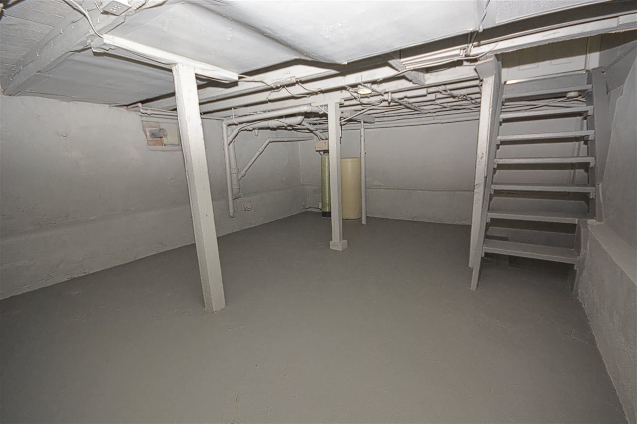 523 10th Avenue Rochelle, IL 61068 - Photo 21 of 22 a view of walk in closet with empty racks