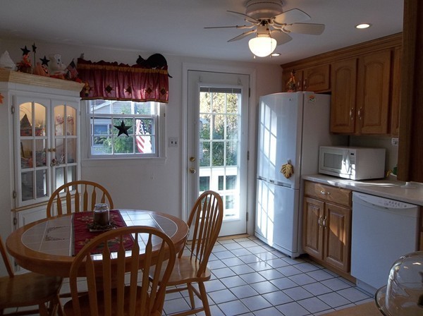 26 Hilltop Road Billerica, MA 01821 - Photo 4 of 30 Gallery Image 4