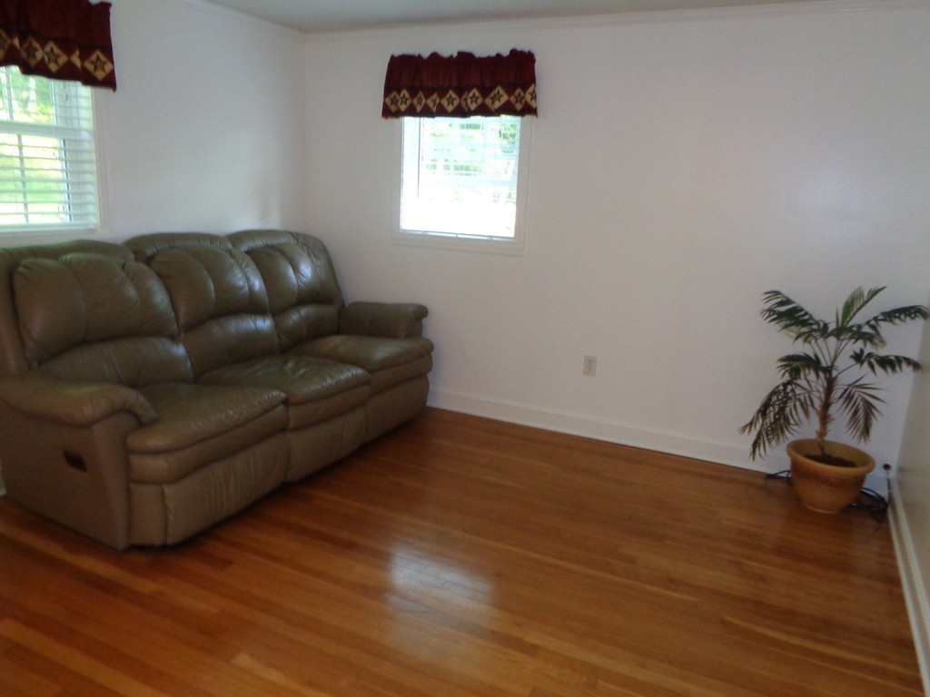 26 Hilltop Road Billerica, MA 01821 - Photo 9 of 30 Gallery Image 9