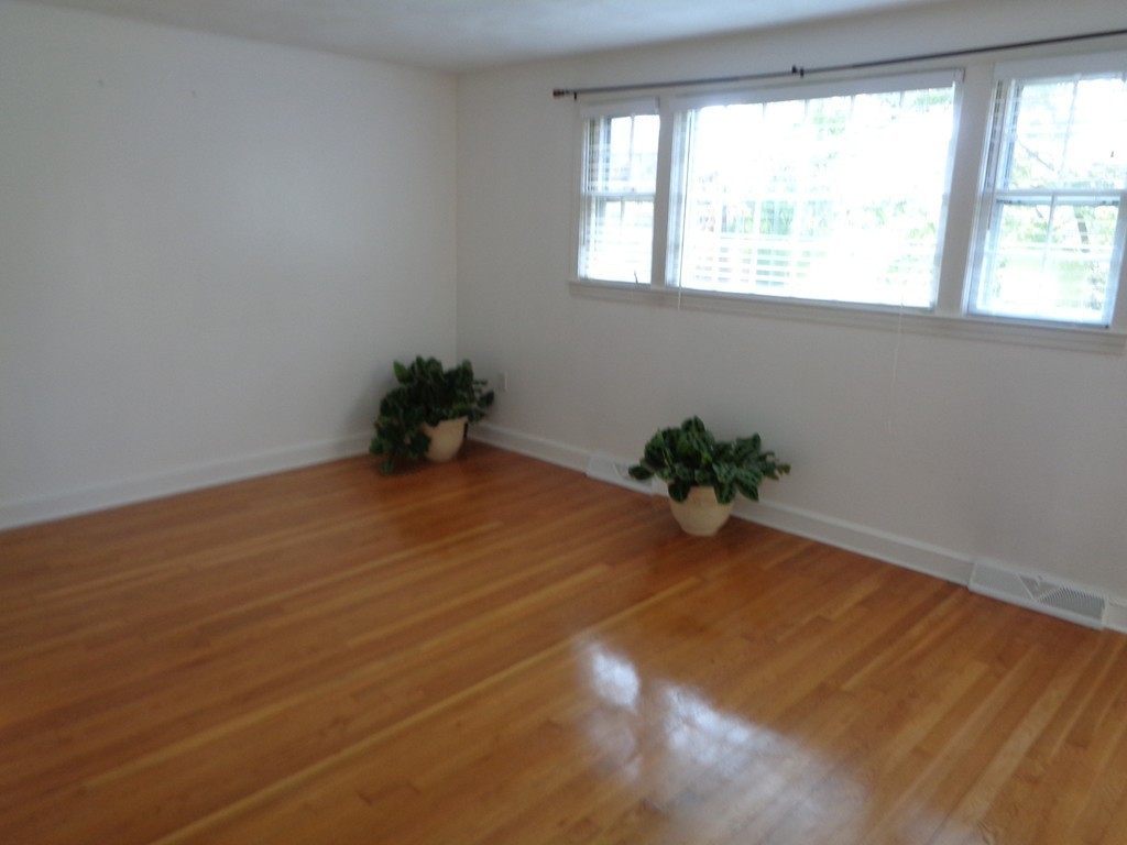 26 Hilltop Road Billerica, MA 01821 - Photo 10 of 30 Gallery Image 10