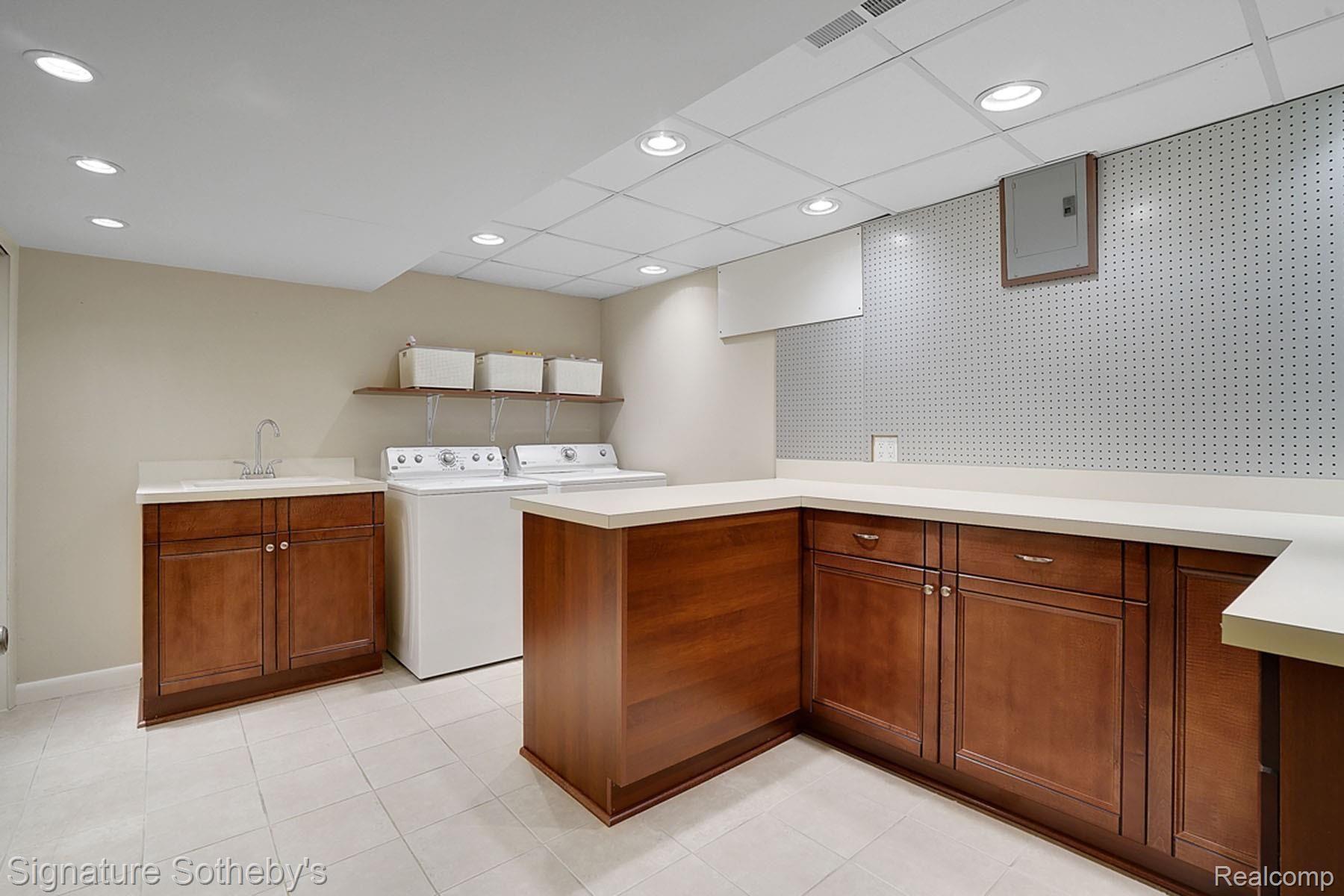 732 Covington Road Bloomfield Hills, MI 48301 - Photo 18 of 20 20 dsc02955-dsc02957.jpg