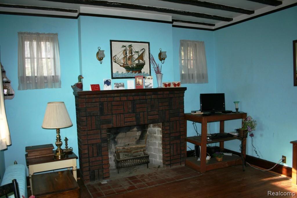138 Mapleton Road Grosse Pointe, MI 48236 - Photo 4 of 16 mapleton 001.jpg