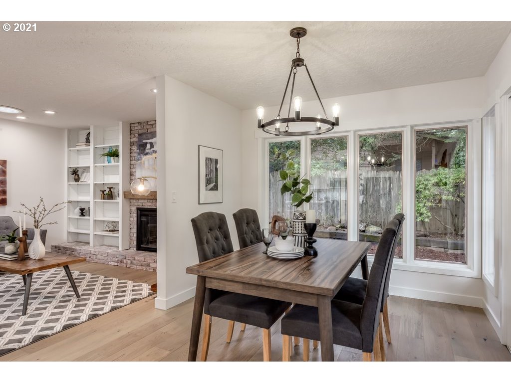19020 Pilkington Road Lake Oswego, OR 97035 - Photo 12 of 32 Dining Room
