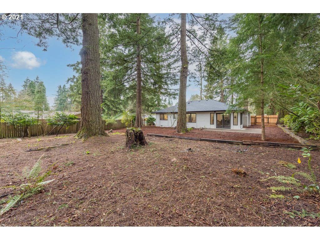 19020 Pilkington Road Lake Oswego, OR 97035 - Photo 25 of 32 Backyard