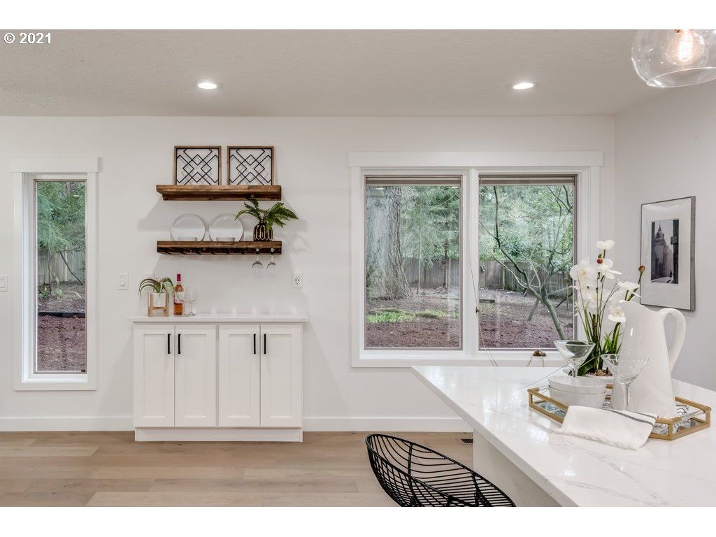 19020 Pilkington Road Lake Oswego, OR 97035 - Photo 6 of 32 Kitchen