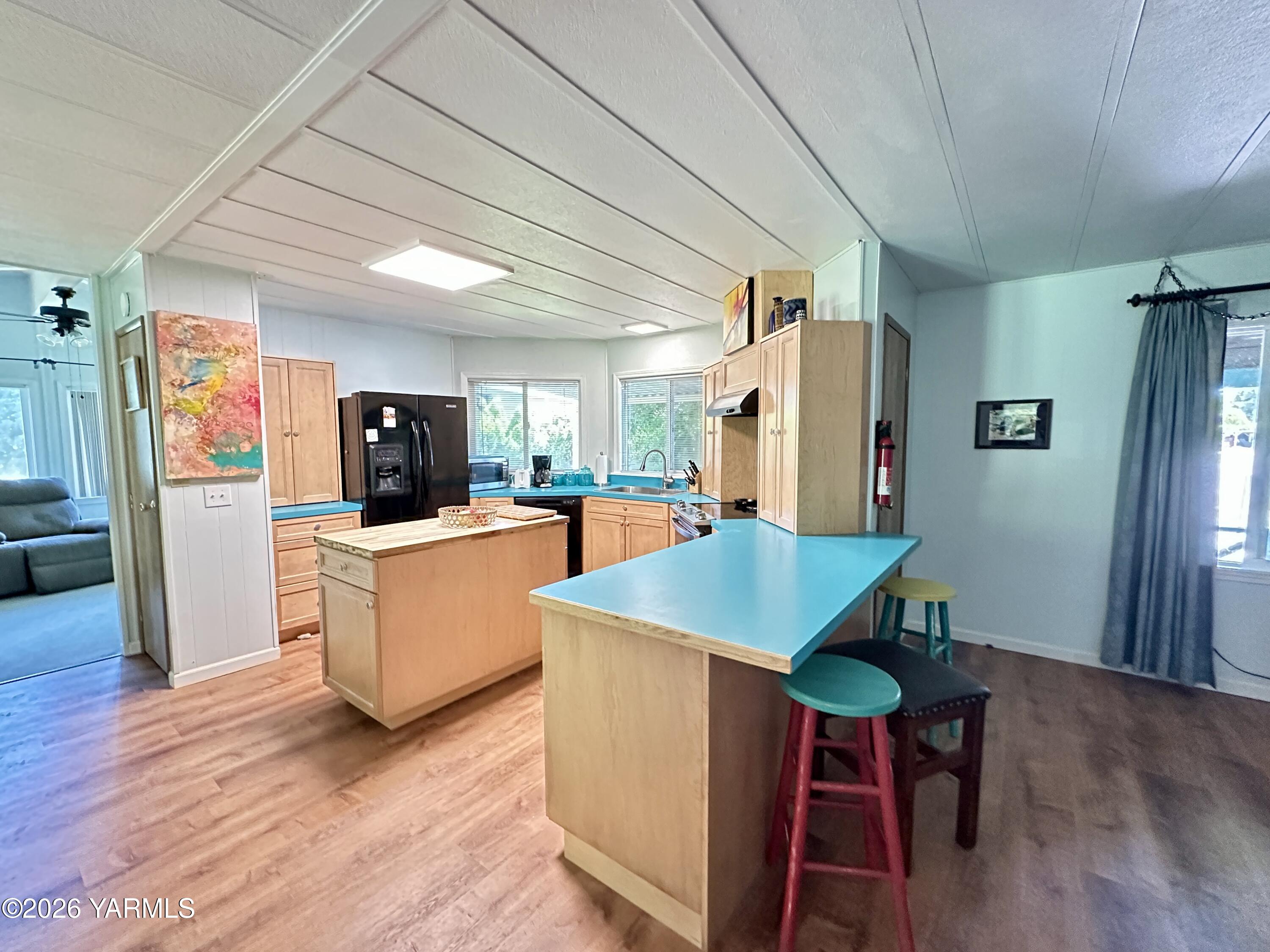 3701 Gun Club Road, Unit 34 Yakima, WA 98901 - Photo 5 of 22 Eating Bar in kitchen