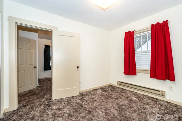 image of a room with window and mirror