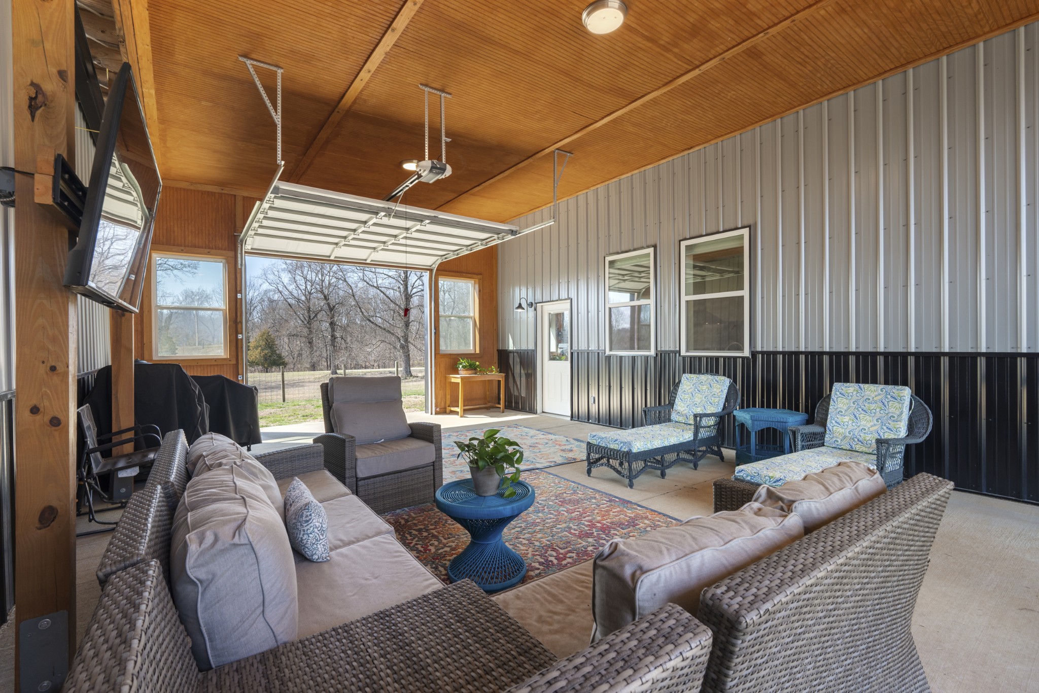 3363 Ridge Road Columbia, TN 38401 - Photo 23 of 43 a view of a livingroom with furniture and windows
