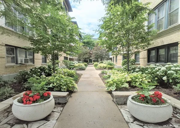 $2,000 | 4312 North Clarendon Avenue, Unit 1200, Chicago, IL 60613
