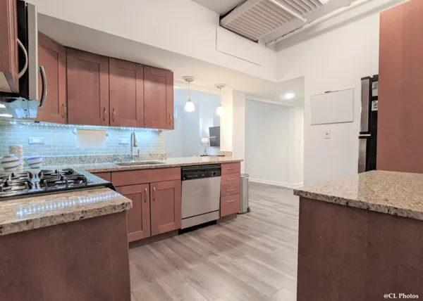 $2,000 | 4312 North Clarendon Avenue, Unit 1200, Chicago, IL 60613