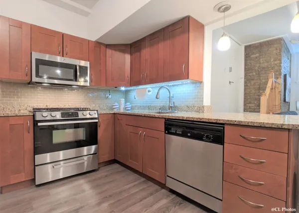 $2,000 | 4312 North Clarendon Avenue, Unit 1200, Chicago, IL 60613