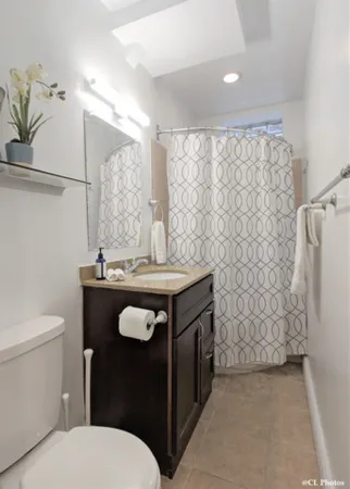 $2,000 | 4312 North Clarendon Avenue, Unit 1200, Chicago, IL 60613