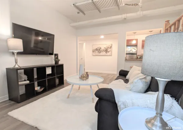 $2,000 | 4312 North Clarendon Avenue, Unit 1200, Chicago, IL 60613