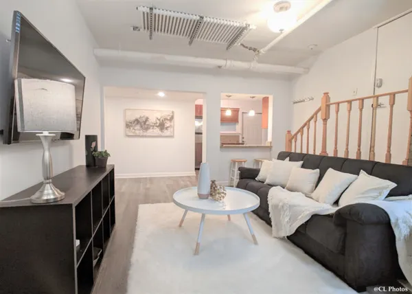 $2,000 | 4312 North Clarendon Avenue, Unit 1200, Chicago, IL 60613