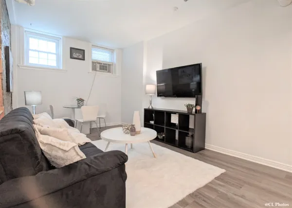 $2,000 | 4312 North Clarendon Avenue, Unit 1200, Chicago, IL 60613