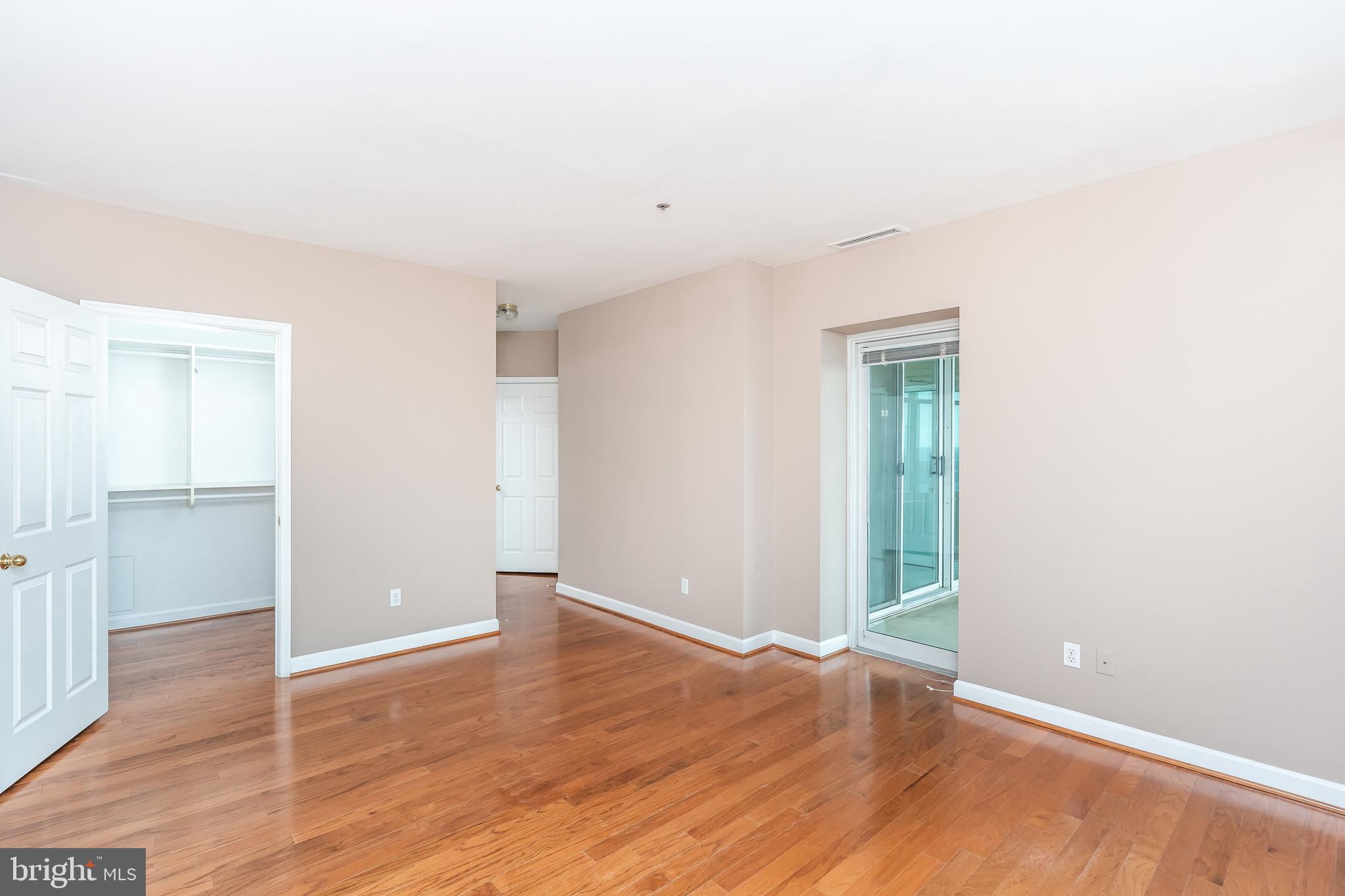 100 Harborview Drive, Unit 1908 Baltimore, MD 21230 - Photo 23 of 60 an empty room with wooden floor & windows
