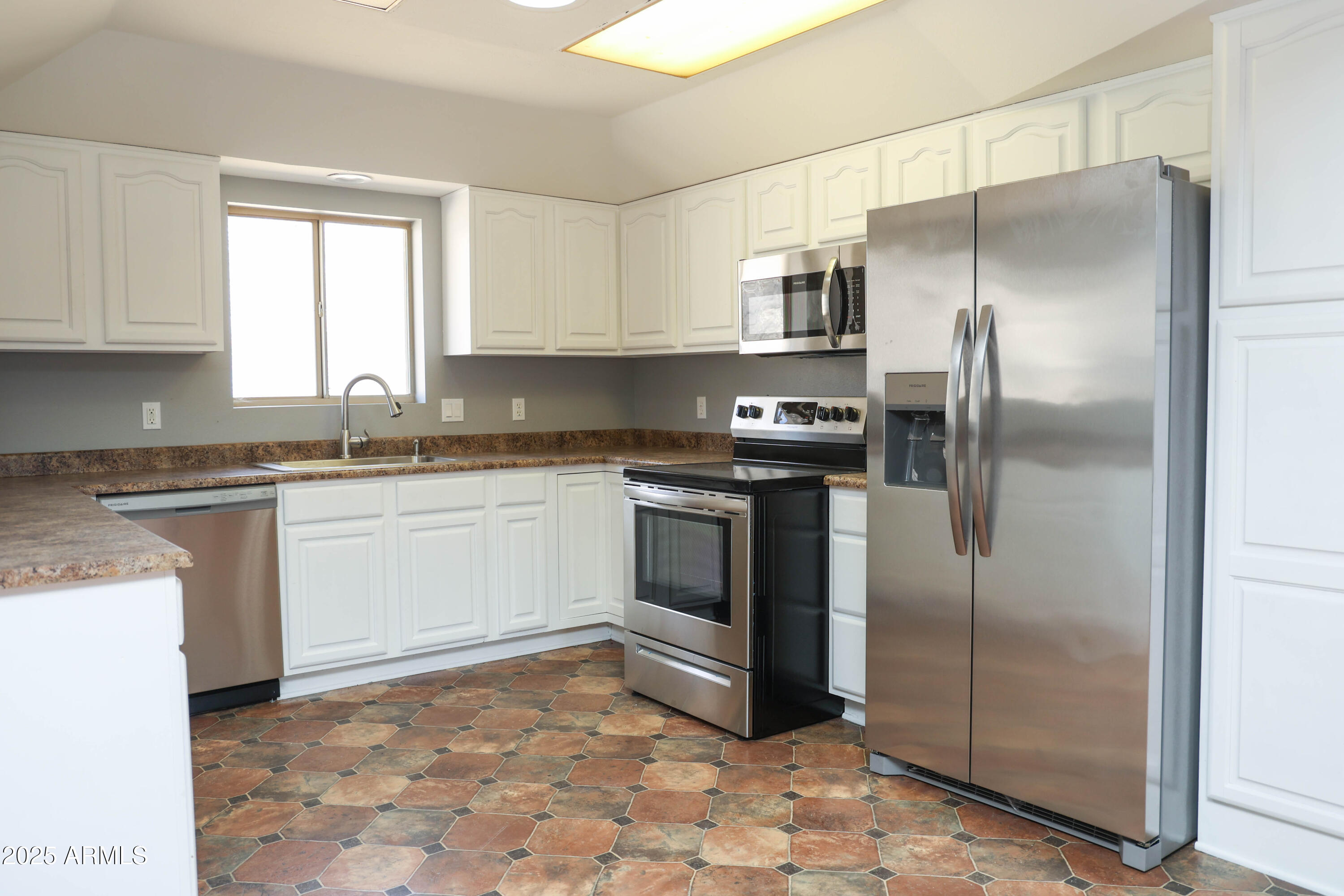 778 West Salt Mine Road Camp Verde, AZ 86322 - Photo 6 of 18 Kitchen