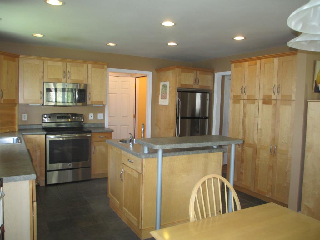 13 Josiah Bartlett Road, Unit 13 Amherst, NH 03031 - Photo 4 of 31
