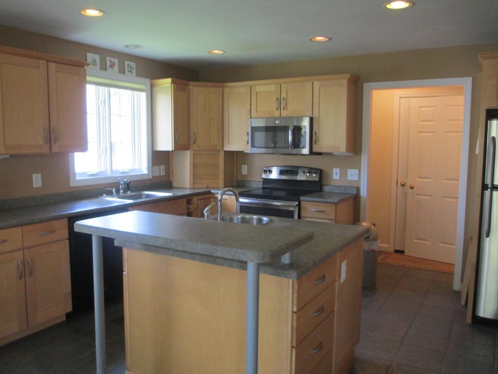 13 Josiah Bartlett Road, Unit 13 Amherst, NH 03031 - Photo 5 of 31