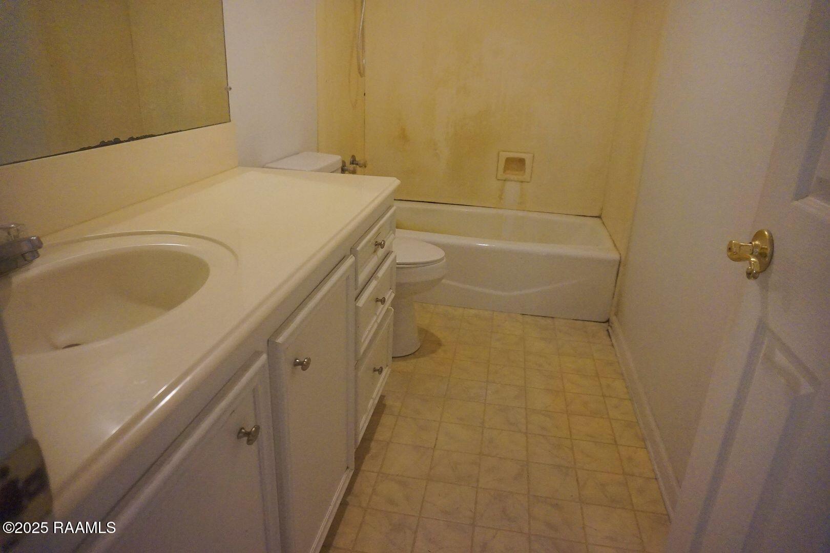 1154 Ti-Adam Guidry Road Arnaudville, LA 70512 - Photo 6 of 15 1154 ti adam bath 1 0806