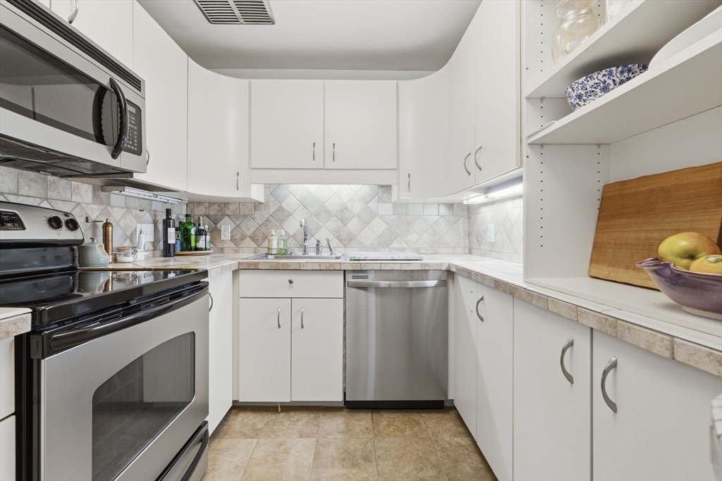 122 Beacon Street, Unit 5 Boston, MA 02116 - Photo 5 of 16