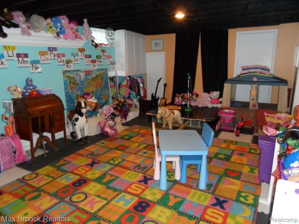 2831 Harrington Road Rochester Hills, MI 48307 - Photo 18 of 24