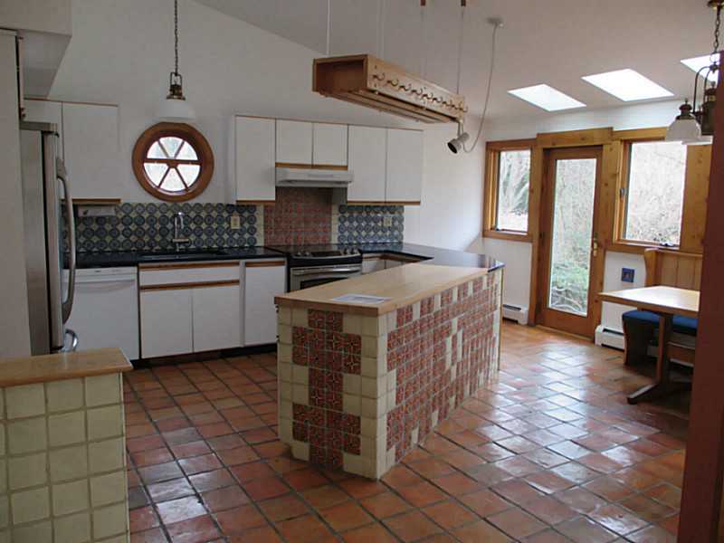 19 Chapin Road Barrington, RI 02806 - Photo 8 of 9 Kitchen.