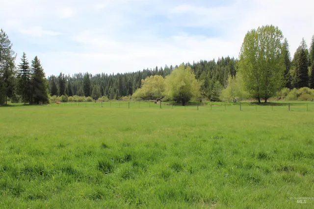 $875,000 | 1021 Claypit Road, Troy, ID 83871