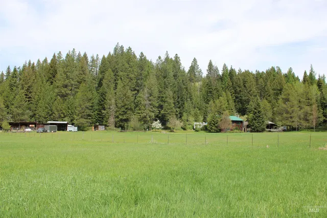 $875,000 | 1021 Claypit Road, Troy, ID 83871