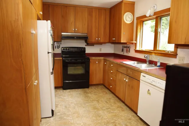 $875,000 | 1021 Claypit Road, Troy, ID 83871